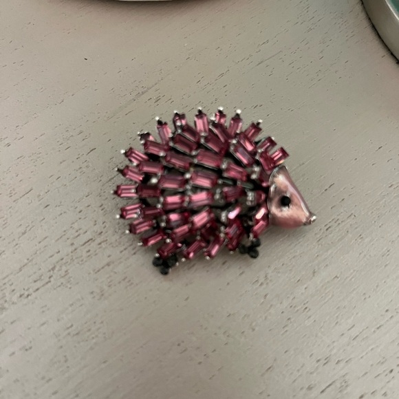 No name Jewelry - Elegant Pink Crystal Hedgehog Brooch or pendant